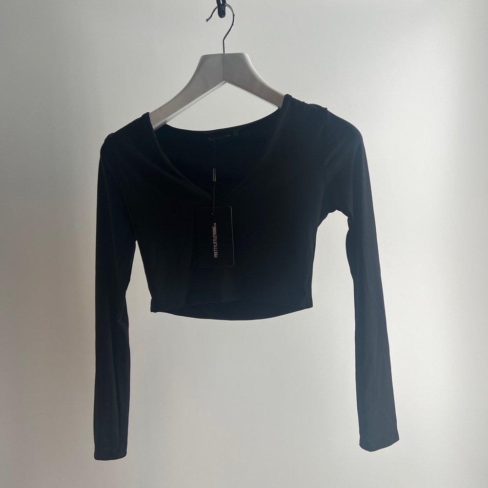 PrettyLittleThing Cropped Long Sleeve